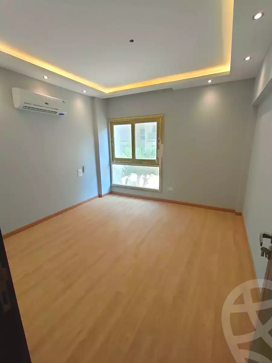 https://aqarmap.com.eg/ar/listing/7134735-for-sale-cairo-new-cairo-compounds-mountain-view-hyde-park