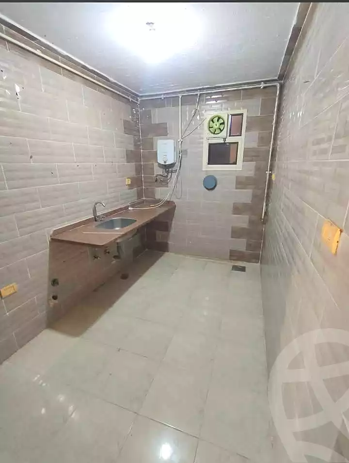 https://aqarmap.com.eg/ar/listing/7143992-for-rent-alexandria-new-miami-eskot