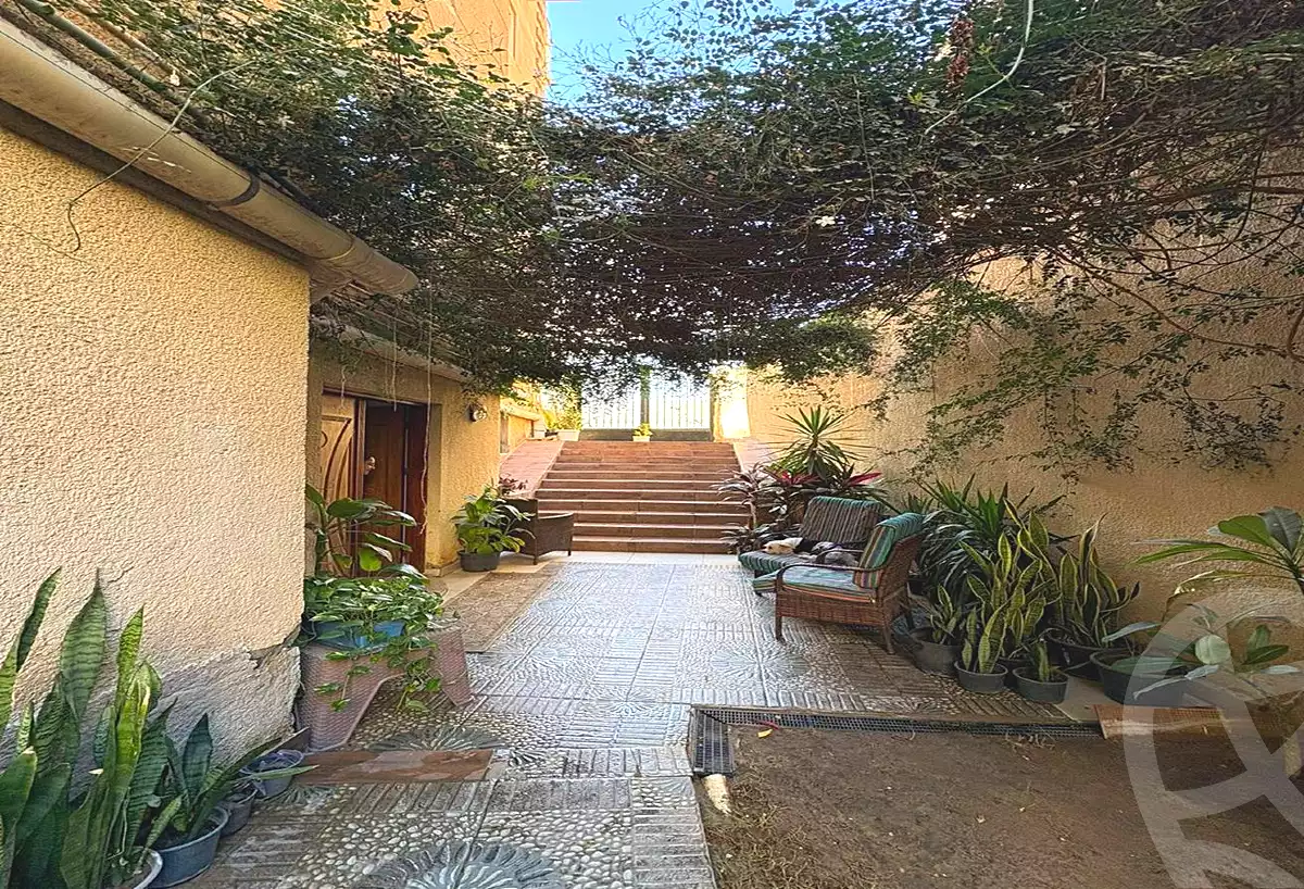 https://aqarmap.com.eg/en/listing/7145712-for-sale-cairo-new-cairo-first-settlement-mhwr-mstfy-kml