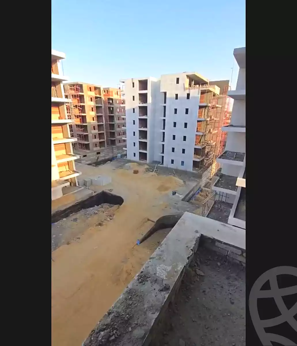 https://aqarmap.com.eg/ar/listing/7145777-for-sale-cairo-new-cairo-compounds-lake-view-residence-2-el-hazek