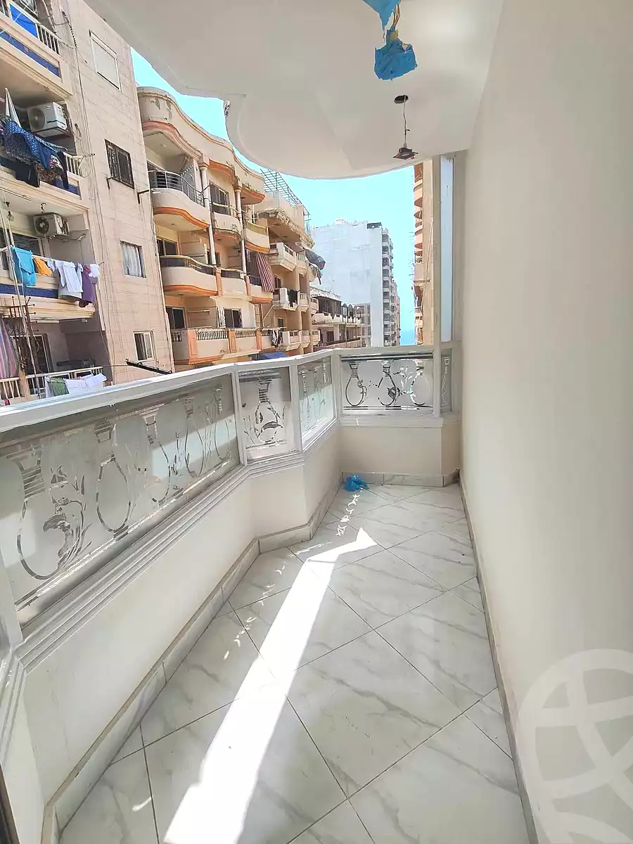 https://aqarmap.com.eg/ar/listing/7146843-for-sale-alexandria-sydy-bshr-sydy-bshr-bhry-mohamed-el-srafi-st.