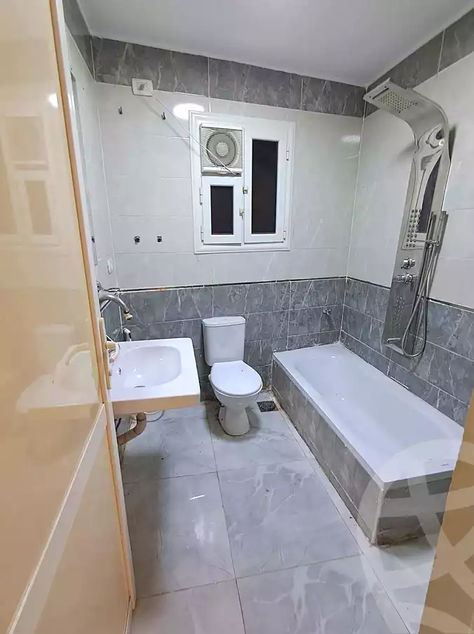 https://aqarmap.com.eg/en/listing/7147946-for-sale-cairo-helwan-hadayek-helwan-nile-corniche-st