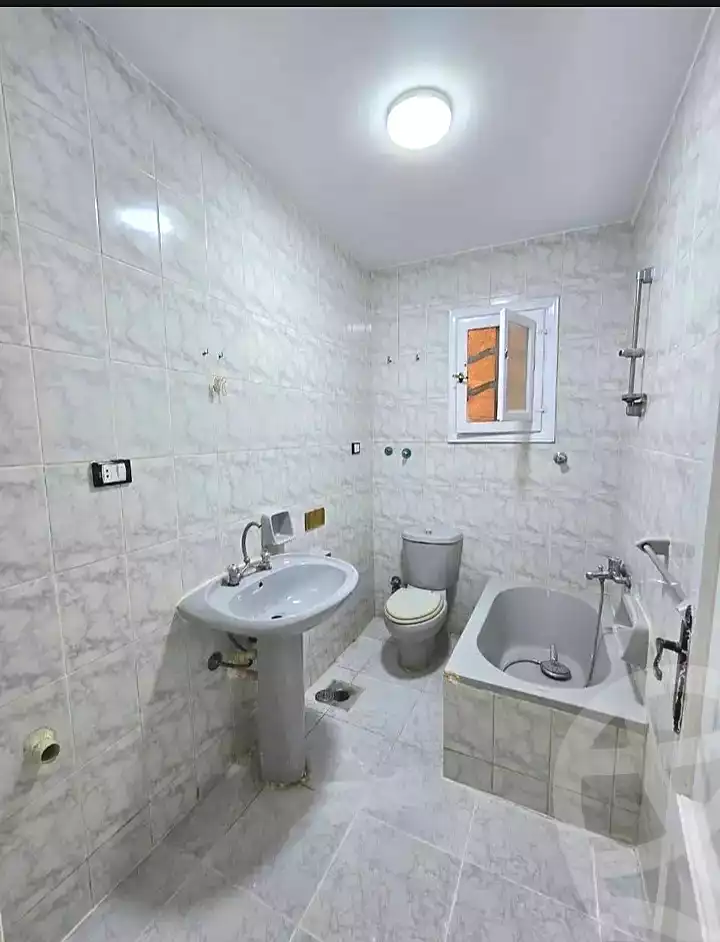 https://aqarmap.com.eg/ar/listing/7150822-for-sale-alexandria-al-agamy-shataa-el-nakheel