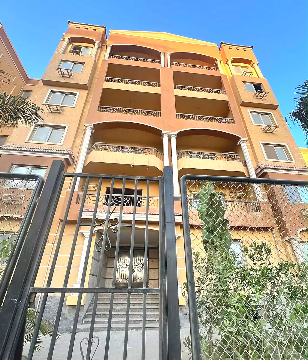 https://aqarmap.com.eg/ar/listing/7153582-for-sale-cairo-new-cairo-compounds-loaloat-new-cairo