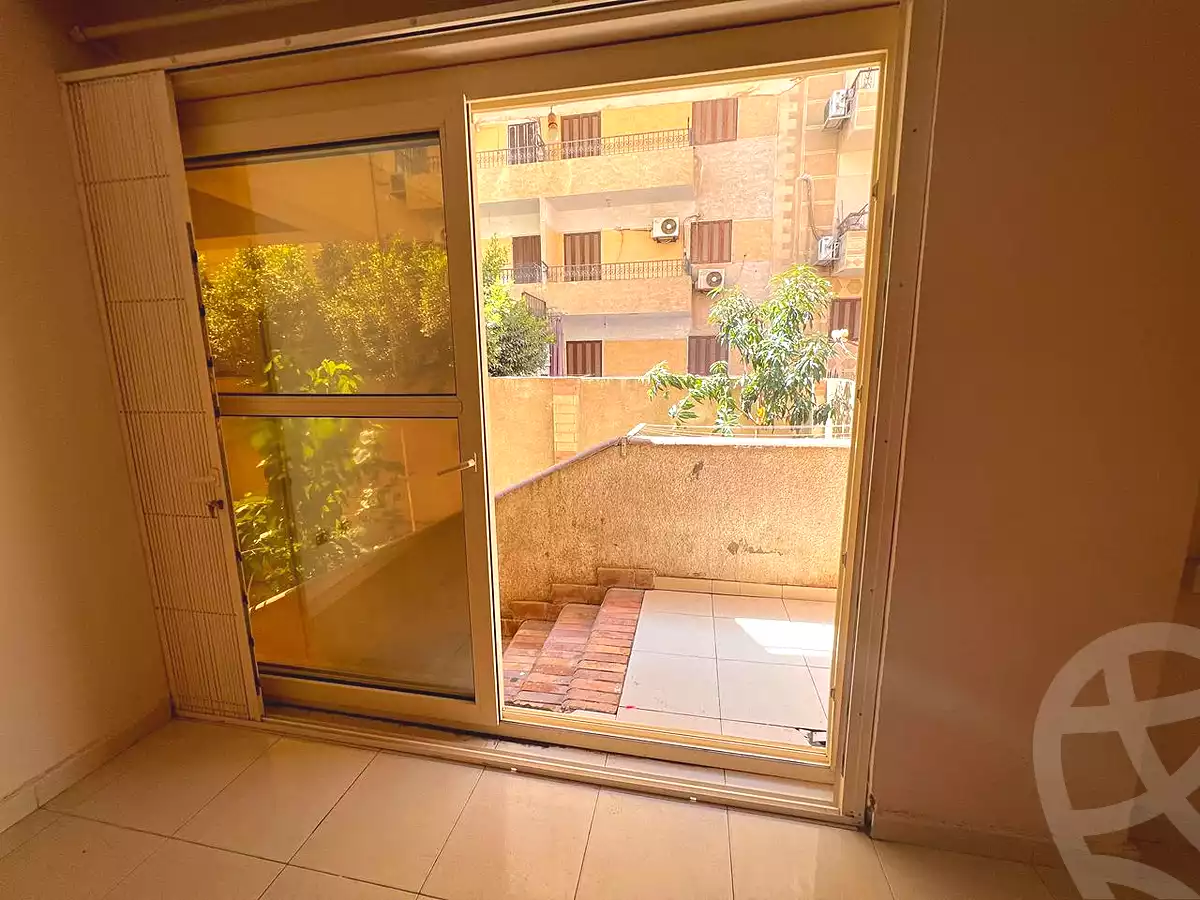 https://aqarmap.com.eg/ar/listing/7159967-for-sale-cairo-6th-of-october-el-ahyaa-neighborhood-2nd-divided-from-al-kafrawei-st