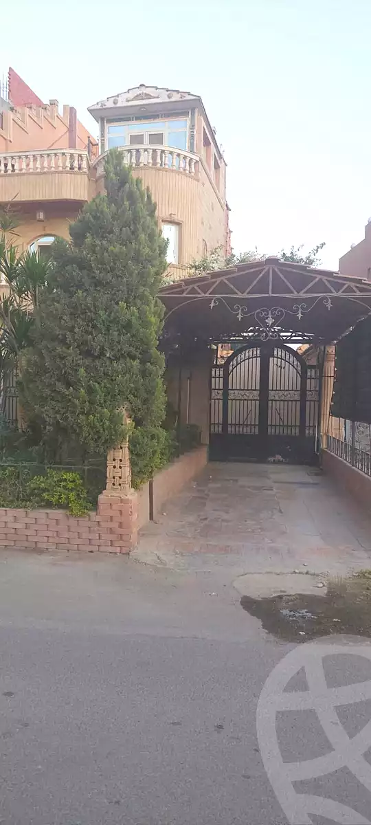 https://aqarmap.com.eg/en/listing/7162847-for-sale-cairo-el-sheikh-zayed-city-compounds-el-yasmeen-compound