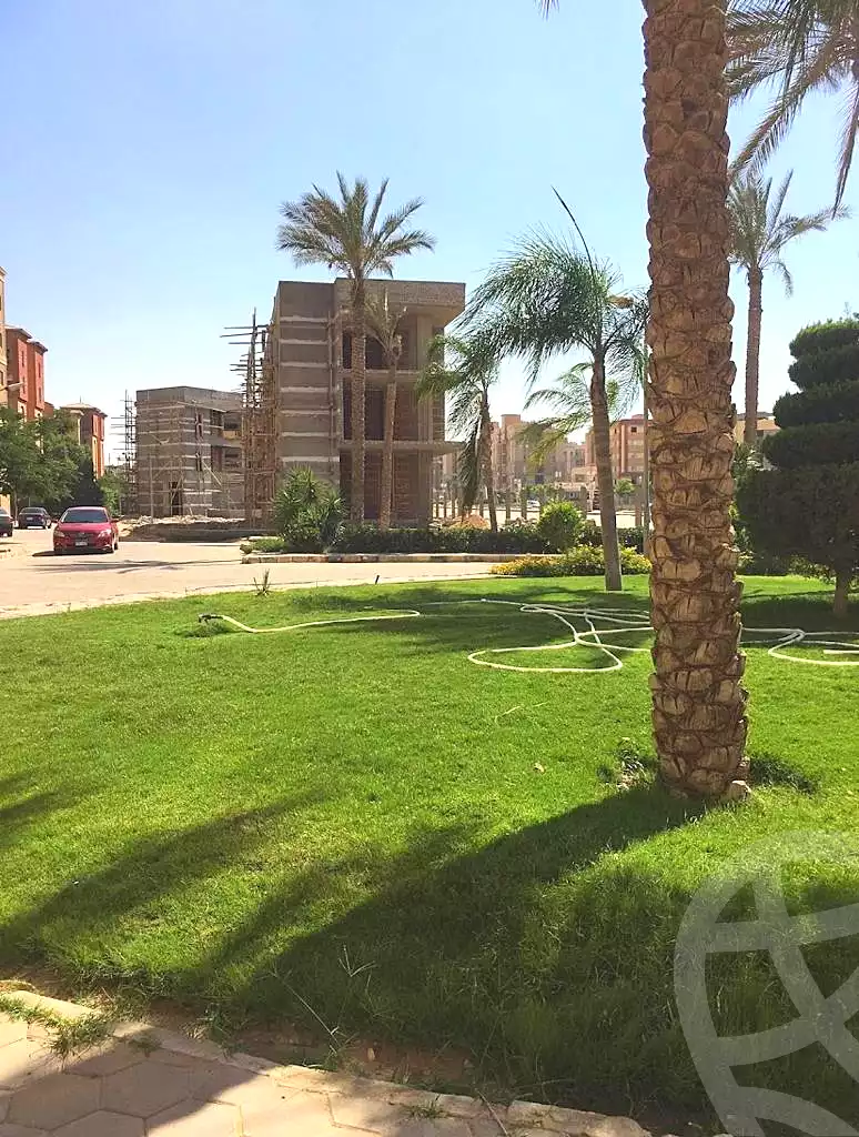 https://aqarmap.com.eg/ar/listing/7162904-for-sale-cairo-6th-of-october-hadaeq-october-compounds-raya-city