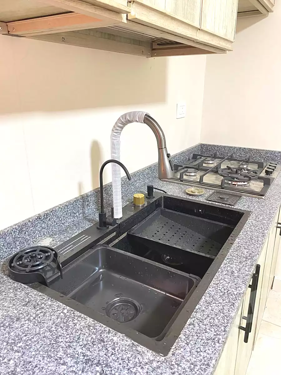 https://aqarmap.com.eg/ar/listing/7163742-for-rent-cairo-6th-of-october-el-ahyaa-neighborhood-2nd-divided-from-al-kafrawei-st