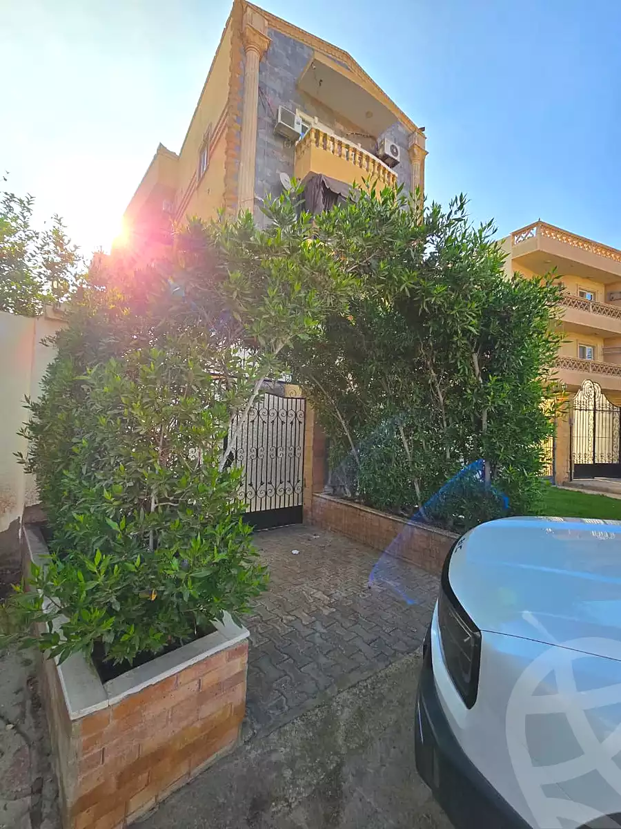 https://aqarmap.com.eg/ar/listing/7165388-for-sale-cairo-el-sheikh-zayed-city-el-hay-elasher-street-100