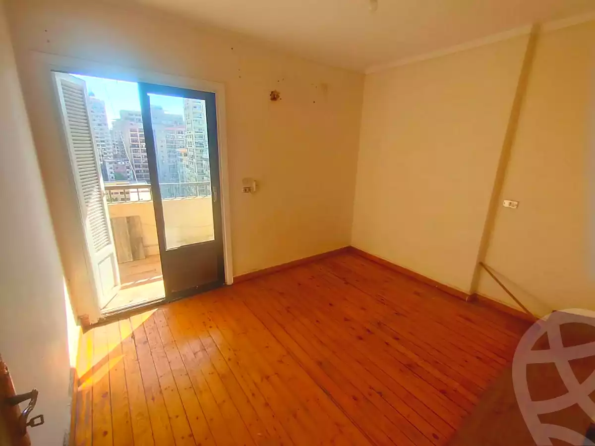 https://aqarmap.com.eg/ar/listing/7169744-for-sale-alexandria-lauran-shr-bw-qyr-tryq-lhry