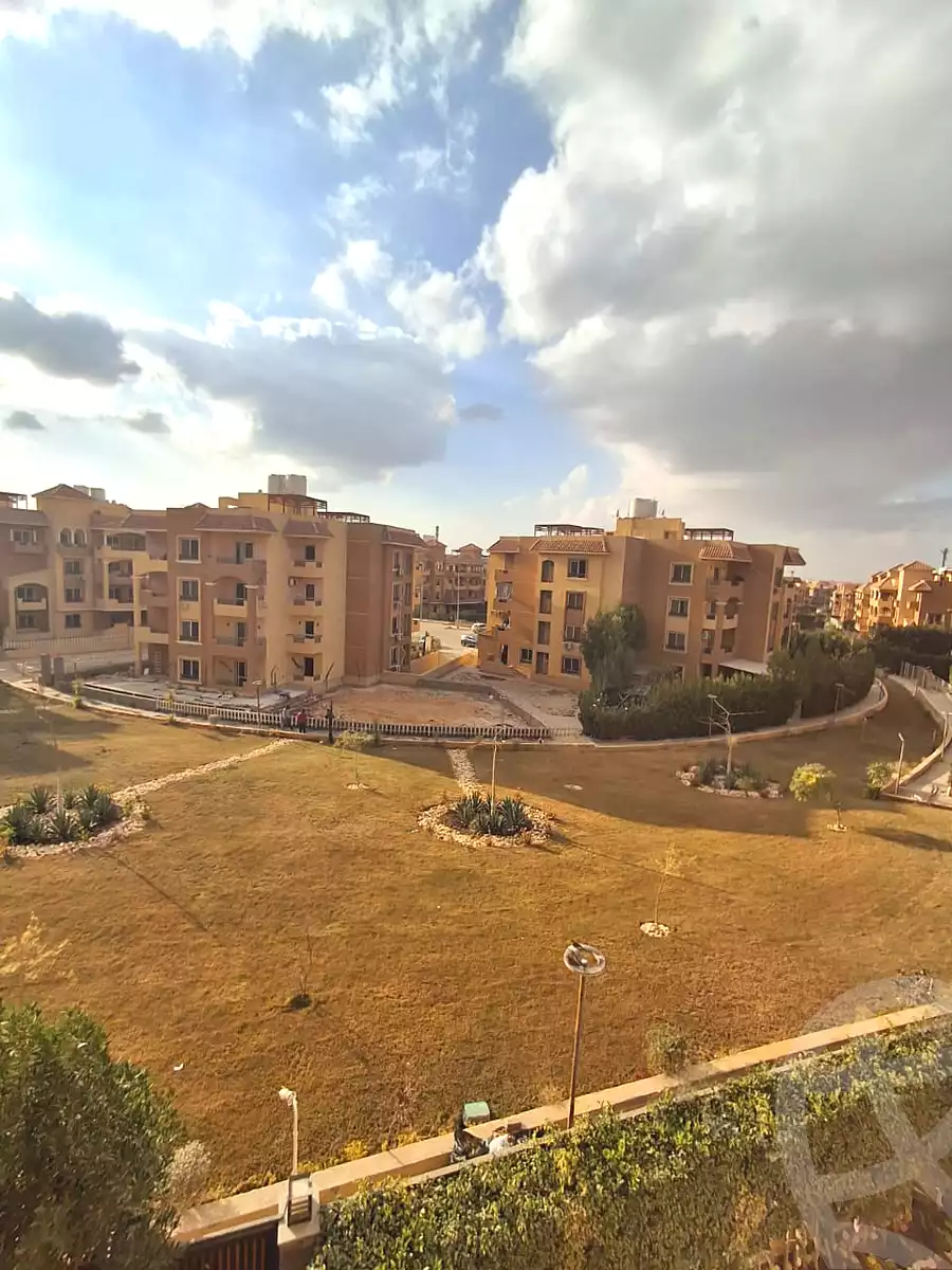 https://aqarmap.com.eg/ar/listing/7169968-for-sale-cairo-el-sheikh-zayed-city-compounds-el-khamayel