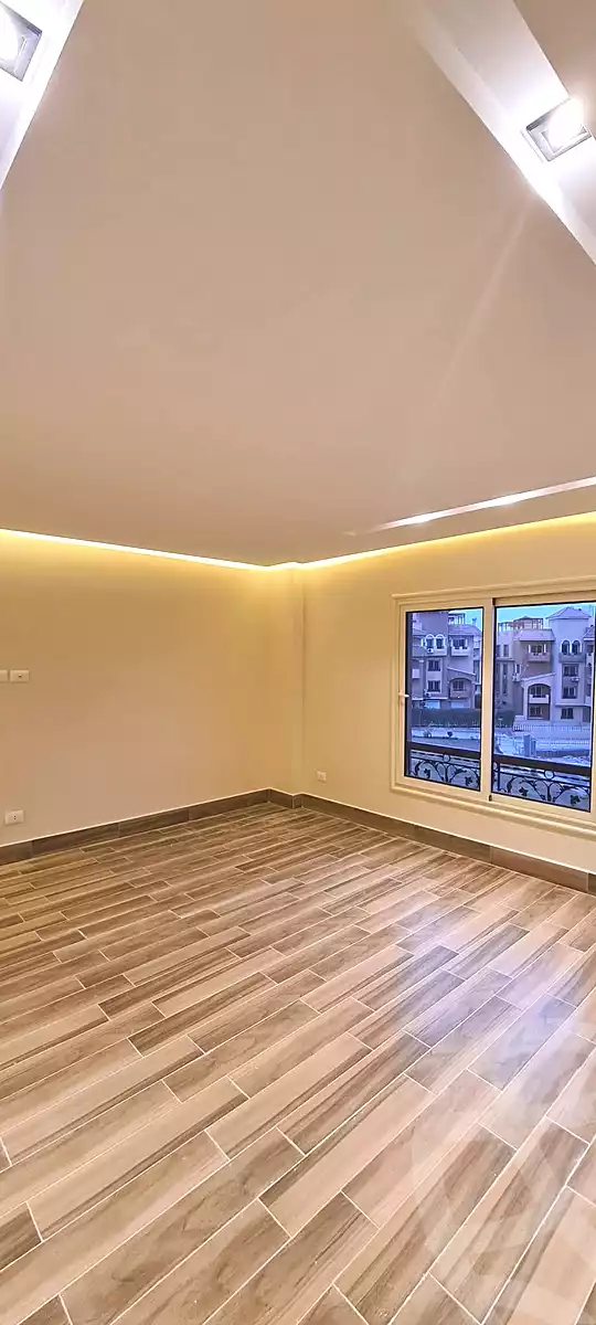 https://aqarmap.com.eg/ar/listing/7169968-for-sale-cairo-el-sheikh-zayed-city-compounds-el-khamayel