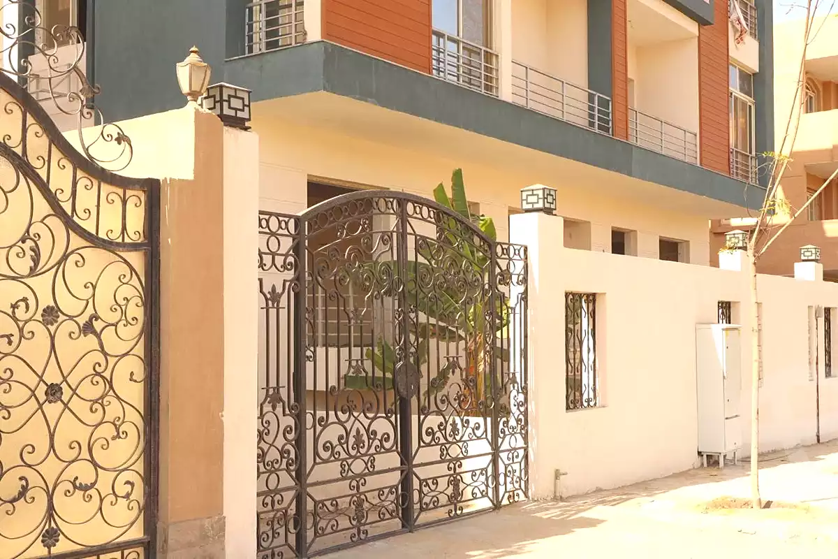 https://aqarmap.com.eg/ar/listing/7171567-for-sale-cairo-el-sheikh-zayed-city-el-hay-elthamen-area-2