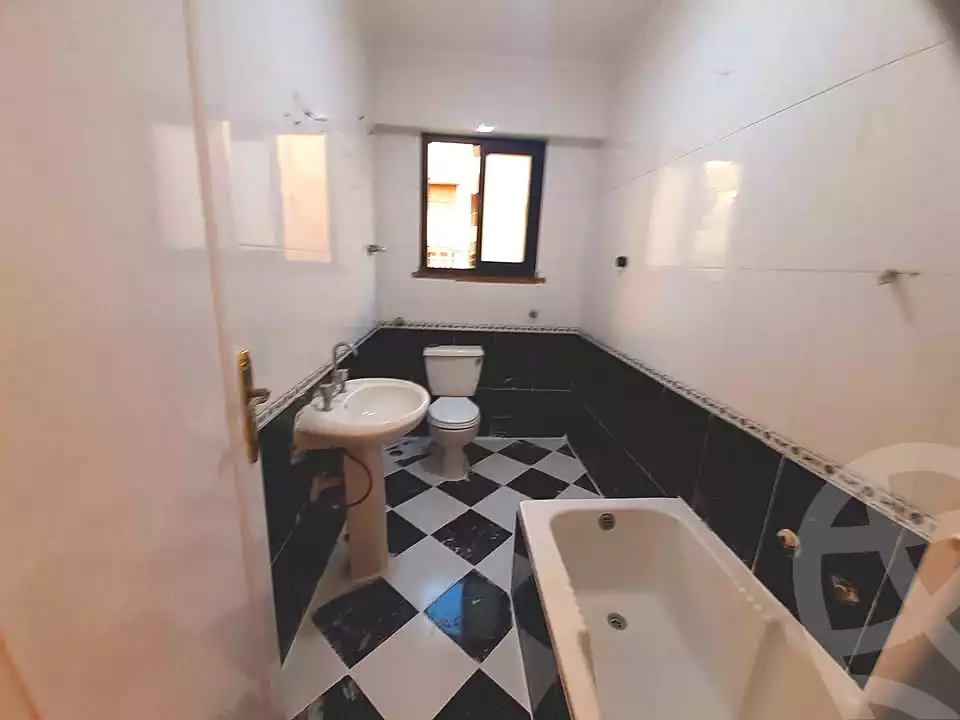 https://aqarmap.com.eg/ar/listing/7174641-for-sale-alexandria-al-agamy-shataa-el-nakheel