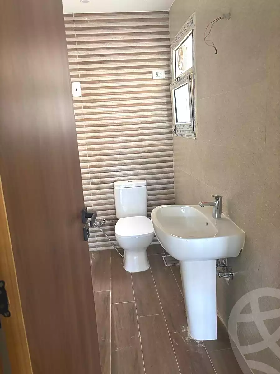 https://aqarmap.com.eg/ar/listing/7177930-for-sale-cairo-el-sheikh-zayed-city-compounds-el-khamayel