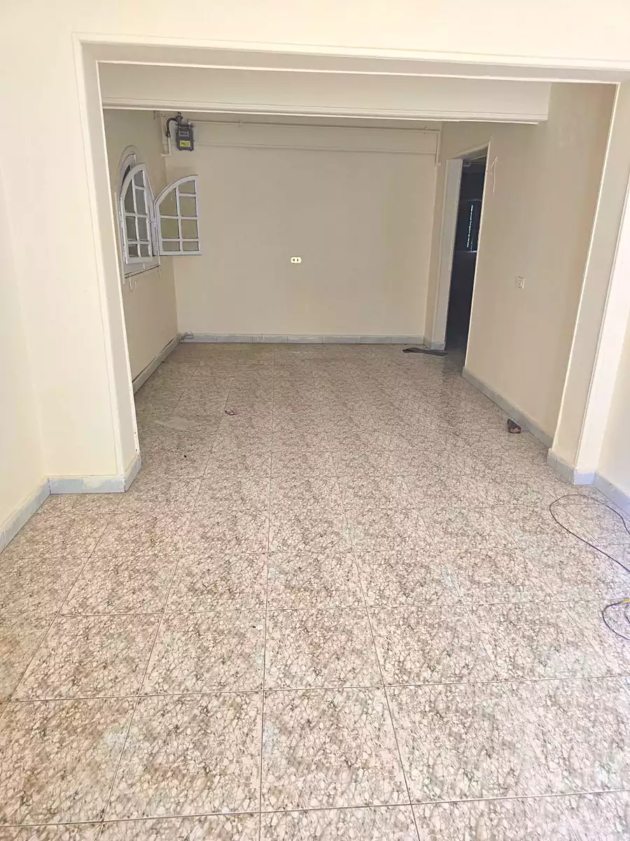 https://aqarmap.com.eg/en/listing/7181727-for-rent-cairo-6th-of-october-el-ahyaa-neighborhood-2nd-divided-from-al-kafrawei-st