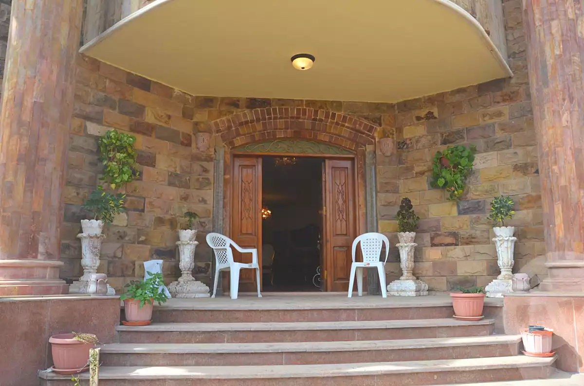 https://aqarmap.com.eg/ar/listing/7182006-for-sale-cairo-el-sheikh-zayed-city-el-hay-el-thaleth-ashaer-lhy-lthlth-shr