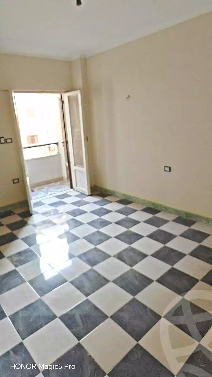 https://aqarmap.com.eg/ar/listing/7184955-for-sale-cairo-helwan-helwan-el-sharkeya-mostafa-safwat-st