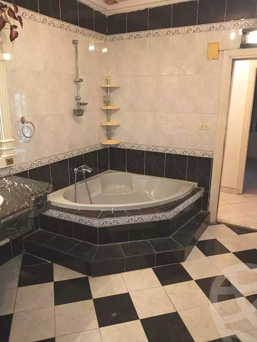 https://aqarmap.com.eg/ar/listing/7188746-for-sale-cairo-new-cairo-el-ahyaa-first-neighborhood-street-1