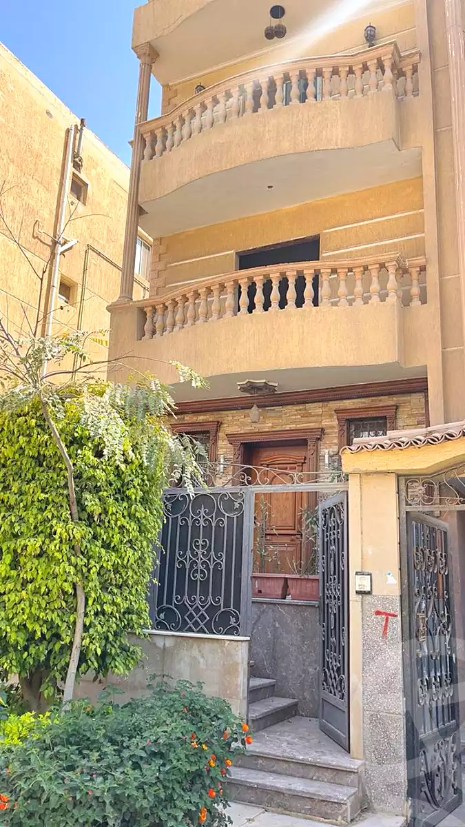 https://aqarmap.com.eg/en/listing/7196110-for-sale-cairo-6th-of-october-hadaeq-october-compounds-el-fardoos-city