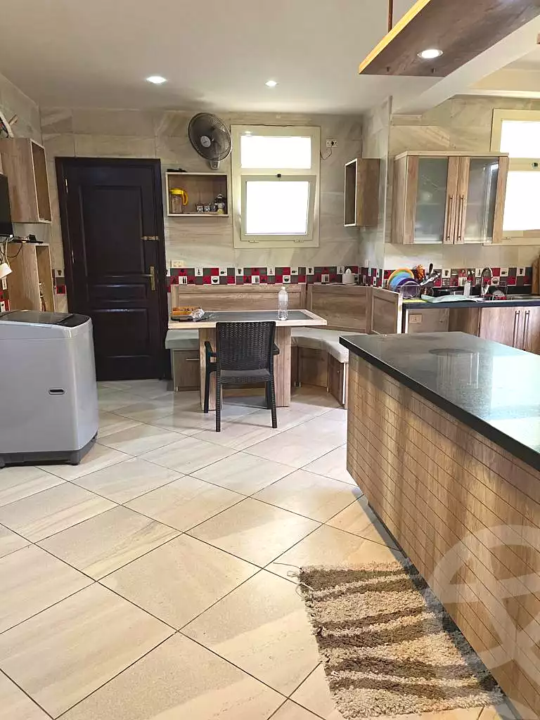 5 BR Villa in Beverly Hills, photo 2 of 18