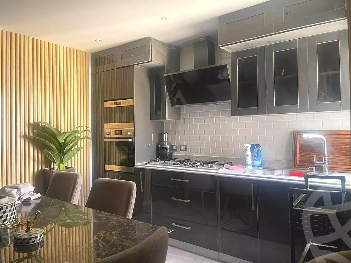 https://aqarmap.com.eg/en/listing/7204579-for-sale-cairo-new-cairo-compounds-mountain-view-hyde-park