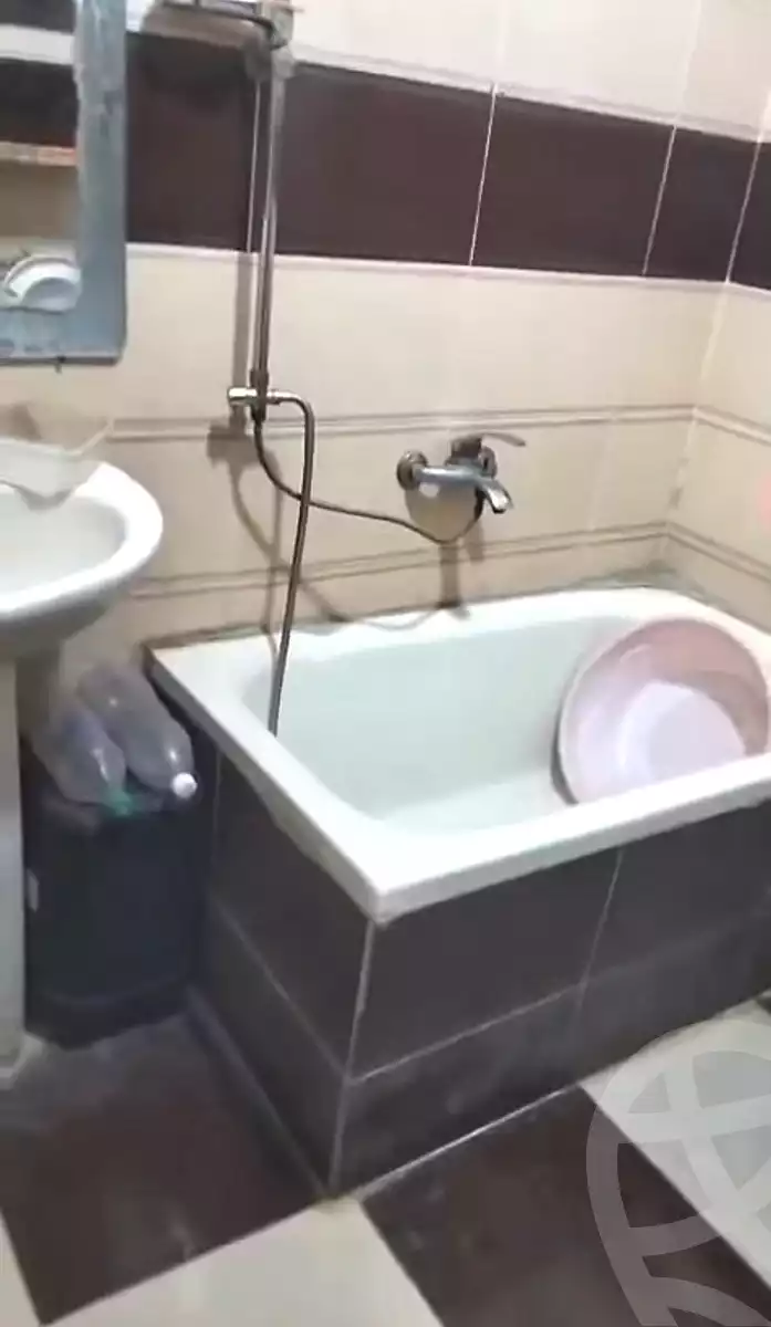 https://aqarmap.com.eg/ar/listing/7206277-for-sale-cairo-ain-shams-ain-shams-el-sharkia-el-eshrein-stt
