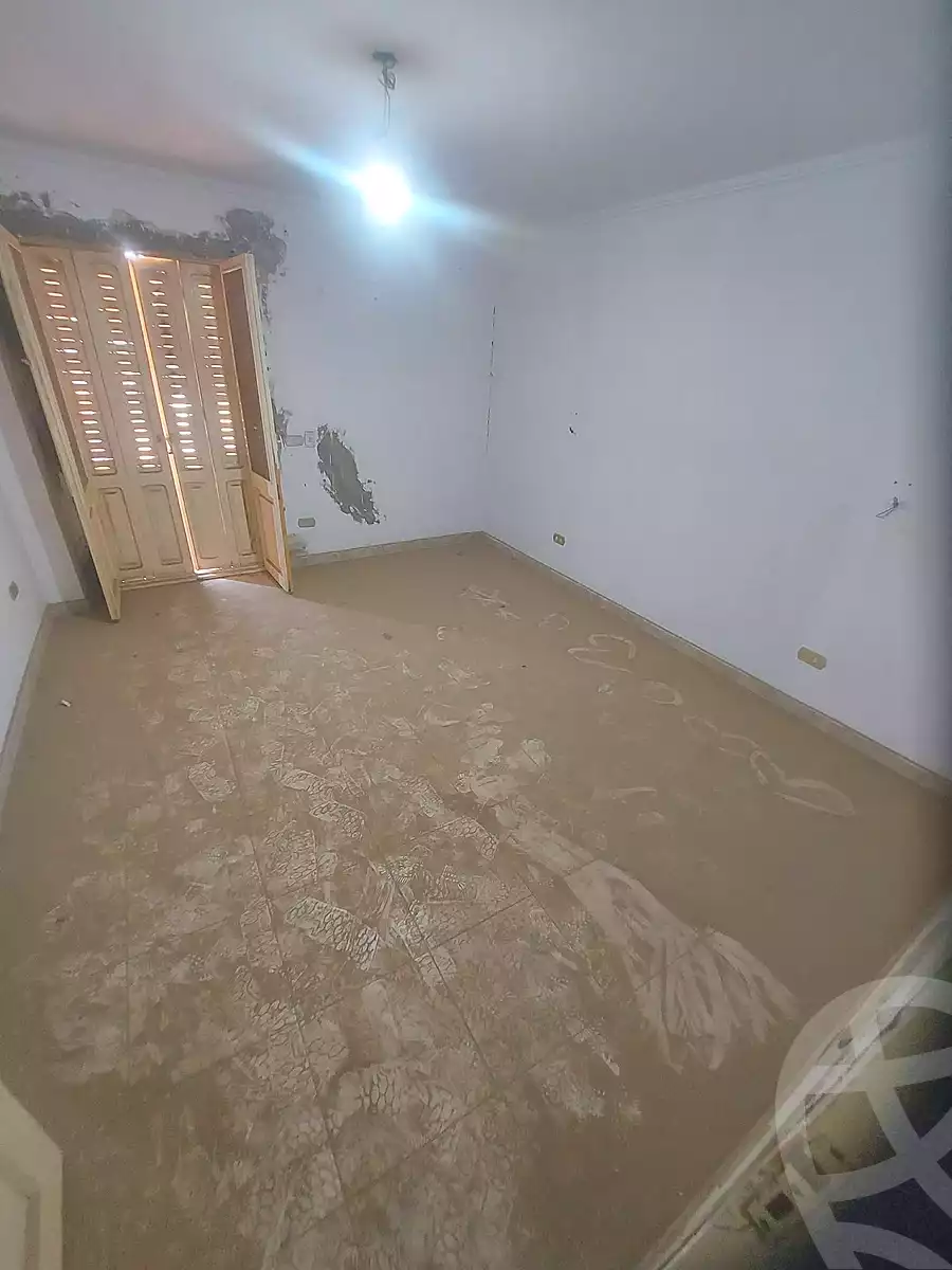 https://aqarmap.com.eg/ar/listing/7210128-for-sale-cairo-helwan-el-shareaa-el-sharby-st