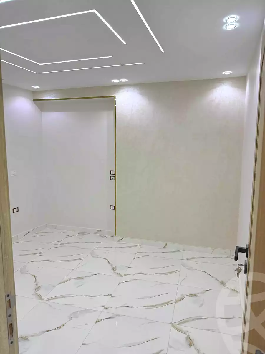 https://aqarmap.com.eg/ar/listing/7211496-for-sale-cairo-el-haram-el-lebeny-soltan-khattab-st