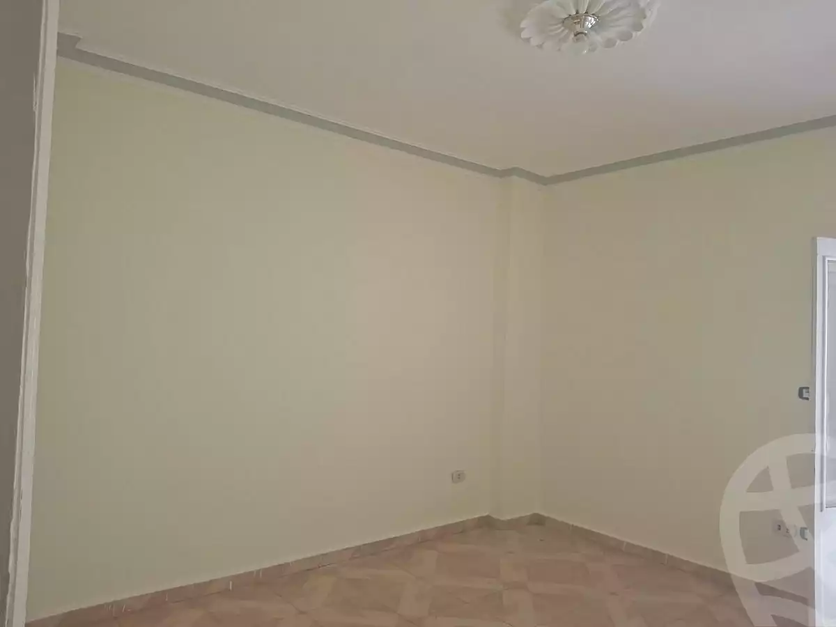 https://aqarmap.com.eg/ar/listing/7212986-for-sale-cairo-6th-of-october-el-ahyaa-neighborhood-3rd-al-hay-al-thalith-st