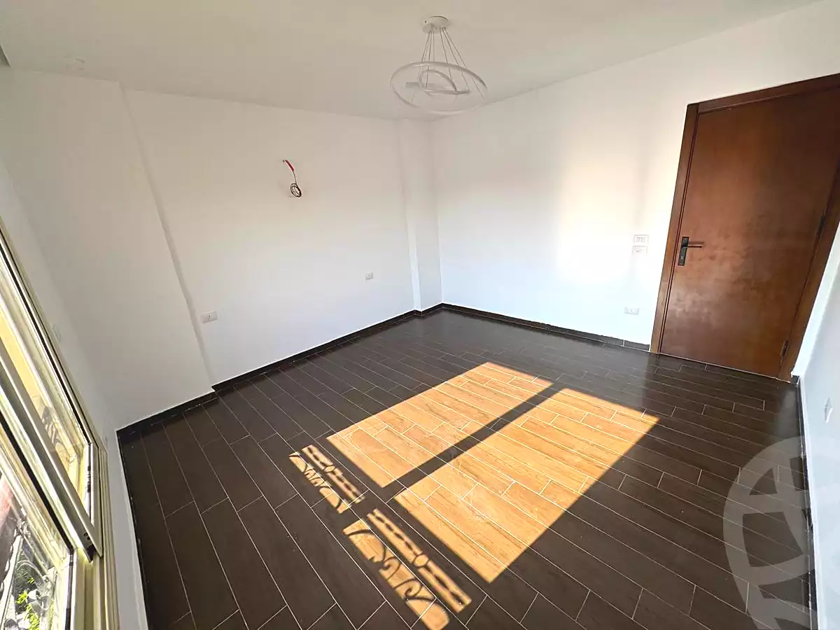 https://aqarmap.com.eg/ar/listing/7213175-for-sale-cairo-el-sheikh-zayed-city-compounds-el-khamayel