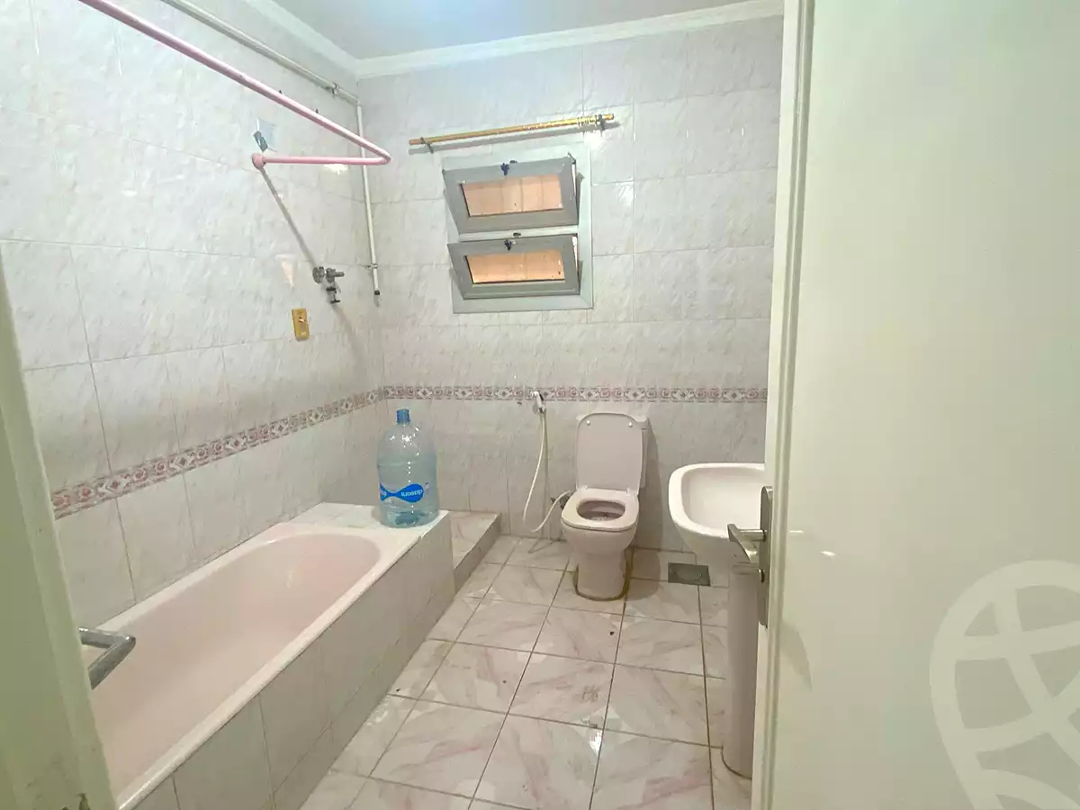 https://aqarmap.com.eg/ar/listing/7214793-for-sale-cairo-6th-of-october-el-ahyaa-neighborhood-2nd-divided-from-al-kafrawei-st