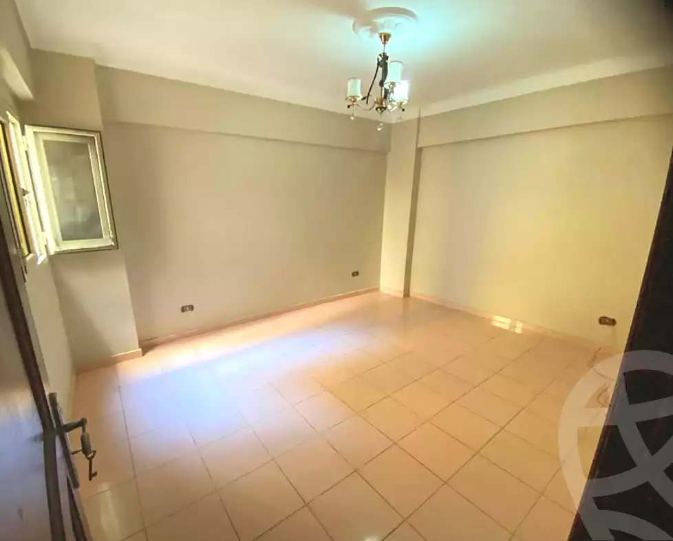 https://aqarmap.com.eg/ar/listing/7215531-for-sale-alexandria-sydy-bshr-sydy-bshr-bhry-mohamed-el-srafi-st.