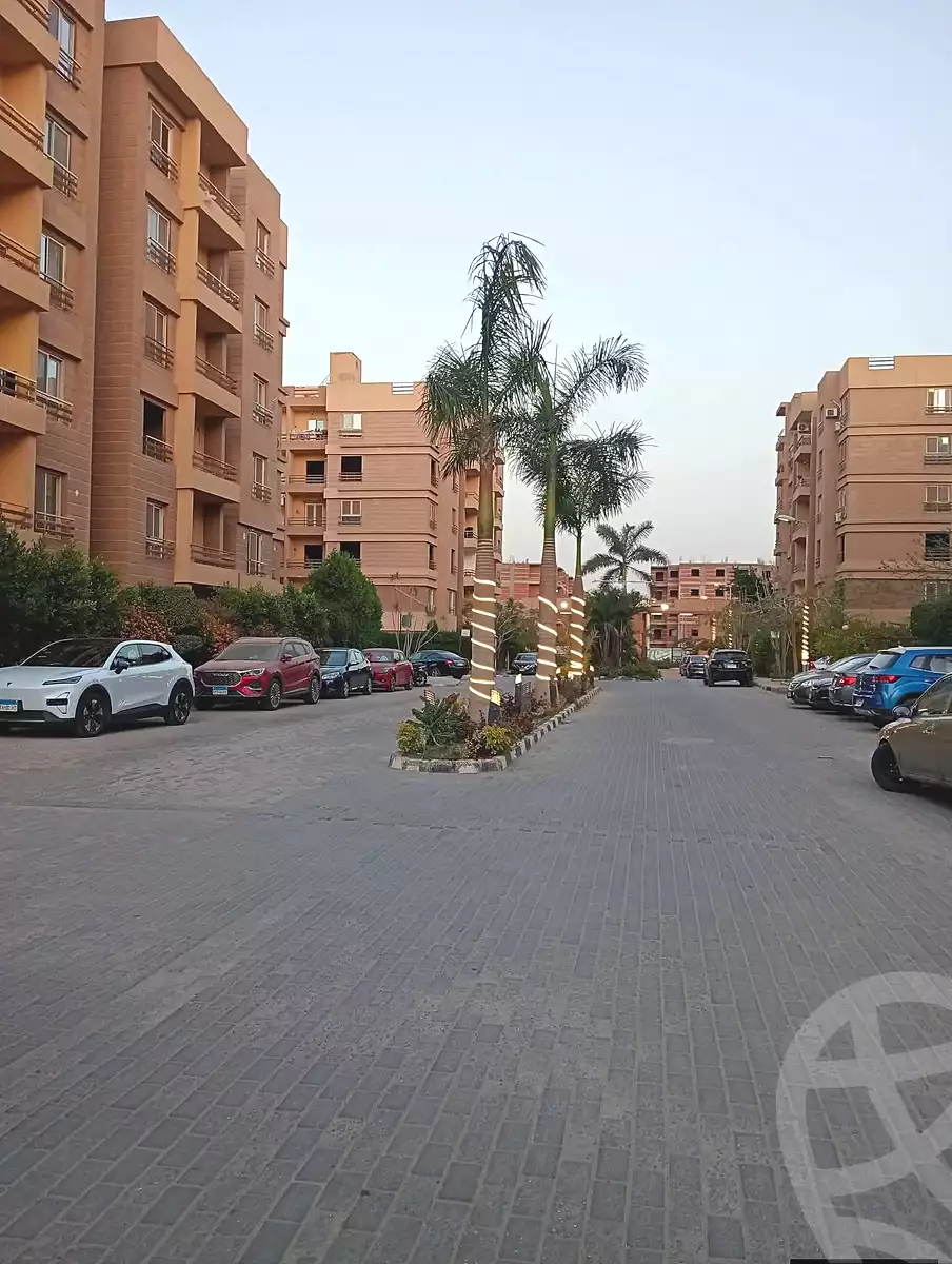 https://aqarmap.com.eg/en/listing/7216767-for-sale-cairo-6th-of-october-hadaeq-october-compounds-spanish-district