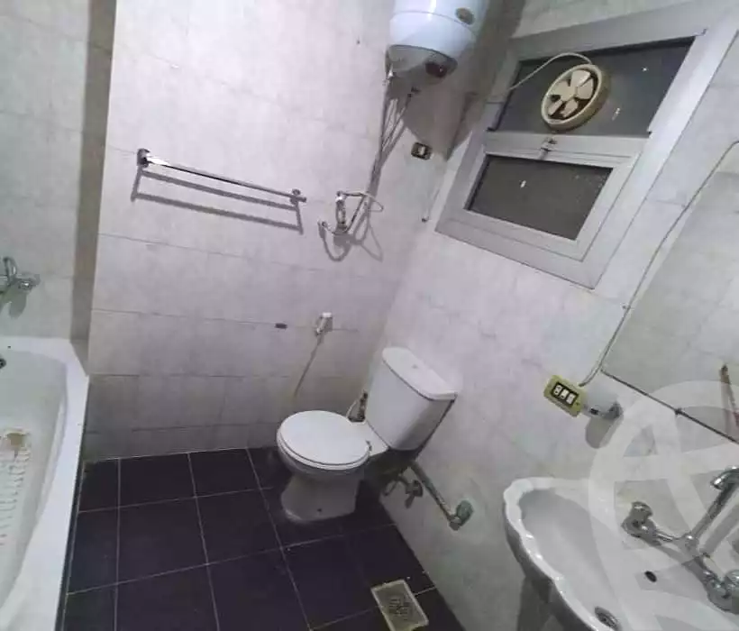 https://aqarmap.com.eg/ar/listing/7217060-for-rent-cairo-6th-of-october-el-ahyaa-neighborhood-2nd-divided-from-al-kafrawei-st