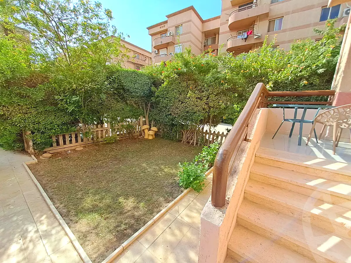 https://aqarmap.com.eg/ar/listing/7218605-for-sale-cairo-new-cairo-lrhb-city-phase-4-mohammed-farid-st