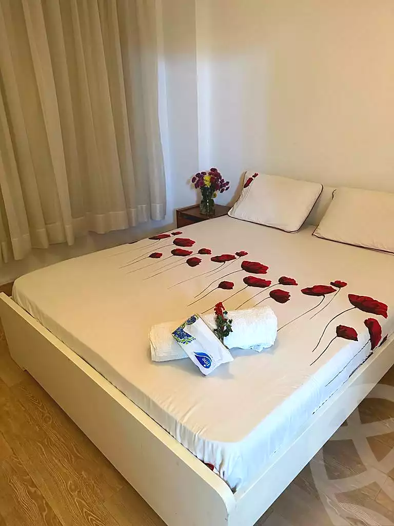 https://aqarmap.com.eg/ar/listing/7219353-for-rent-cairo-6th-of-october-shr-drym-lnd