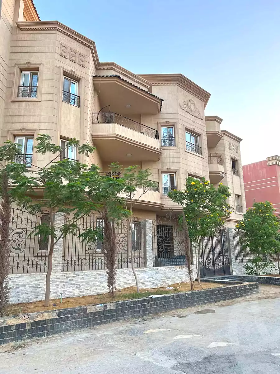 https://aqarmap.com.eg/ar/listing/7220634-for-sale-cairo-6th-of-october-hadaeq-october-compounds-el-fardoos-city