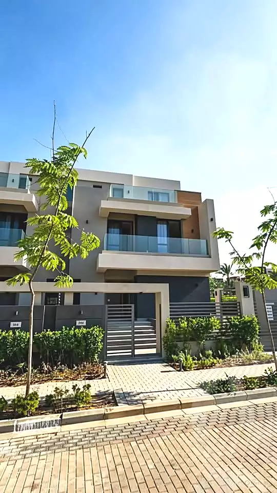 https://aqarmap.com.eg/en/listing/7221727-for-sale-cairo-new-cairo-compounds-el-patio-town-compound-la-vista