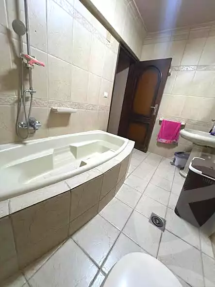 https://aqarmap.com.eg/en/listing/7227172-for-sale-cairo-helwan-helwan-el-sharkeya-heidar-st