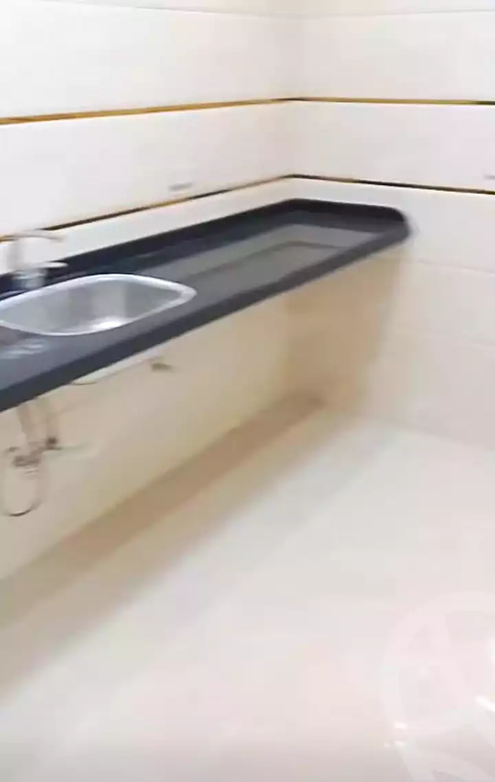 https://aqarmap.com.eg/ar/listing/7227525-for-sale-alexandria-sydy-bshr-sydy-bshr-bhry-mohamed-el-srafi-st.