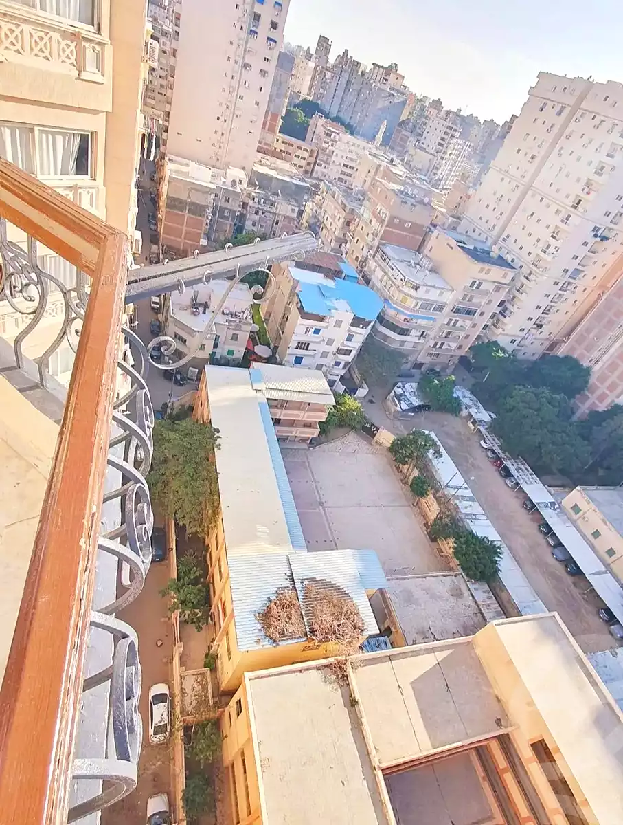 https://aqarmap.com.eg/en/listing/7233096-for-sale-alexandria-ganaklis