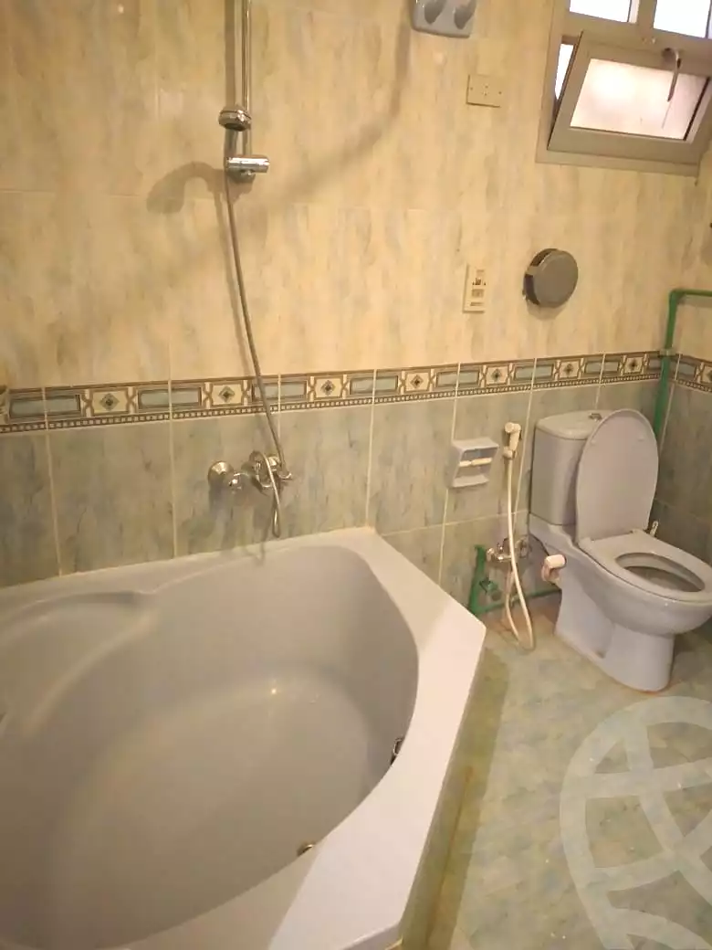 https://aqarmap.com.eg/ar/listing/7236409-for-sale-cairo-6th-of-october-el-ahyaa-neighborhood-2nd-divided-from-al-kafrawei-st