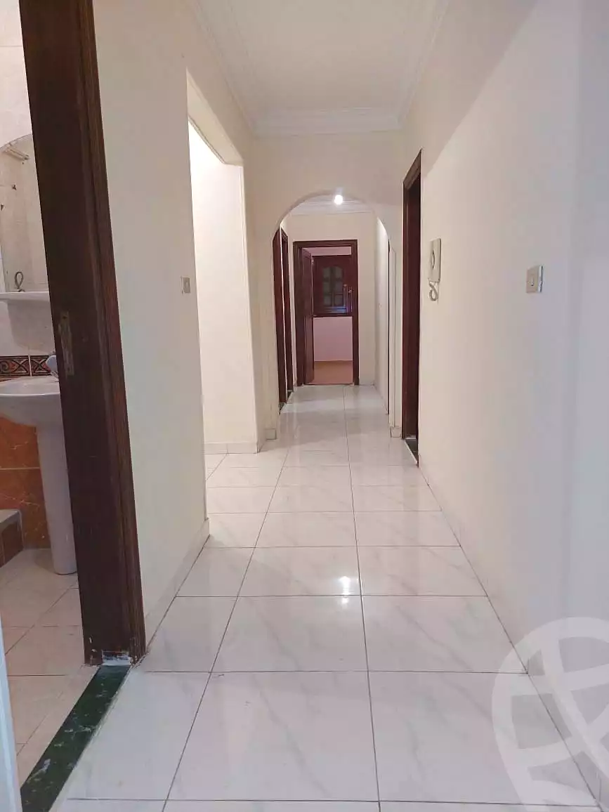 https://aqarmap.com.eg/ar/listing/7236409-for-sale-cairo-6th-of-october-el-ahyaa-neighborhood-2nd-divided-from-al-kafrawei-st