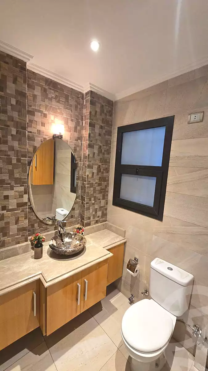 https://aqarmap.com.eg/ar/listing/7237992-for-sale-cairo-el-sheikh-zayed-city-compounds-kmbwnd-wyst-twn-swdyk