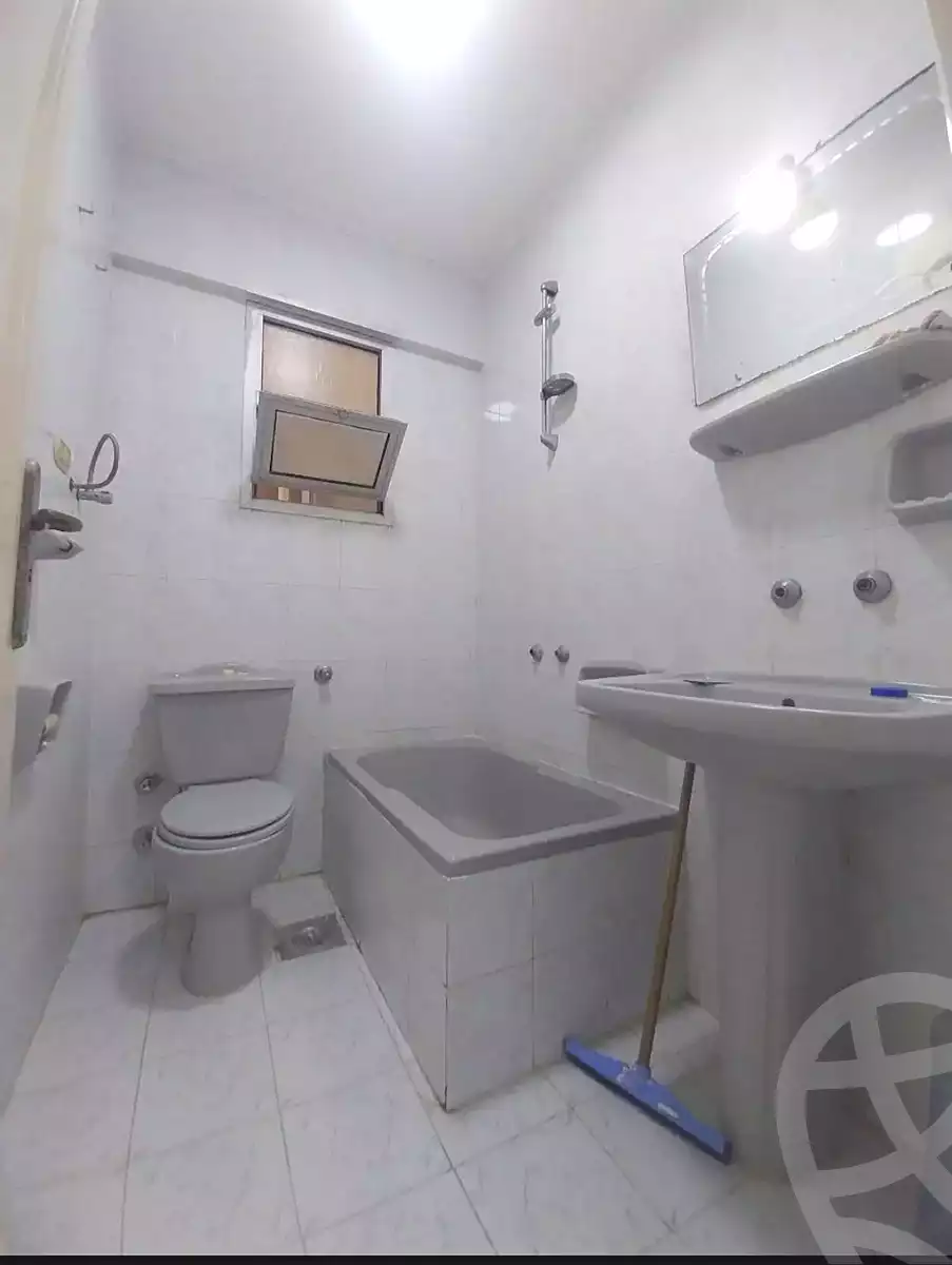 https://aqarmap.com.eg/ar/listing/7239386-for-sale-alexandria-al-agamy-shataa-el-nakheel