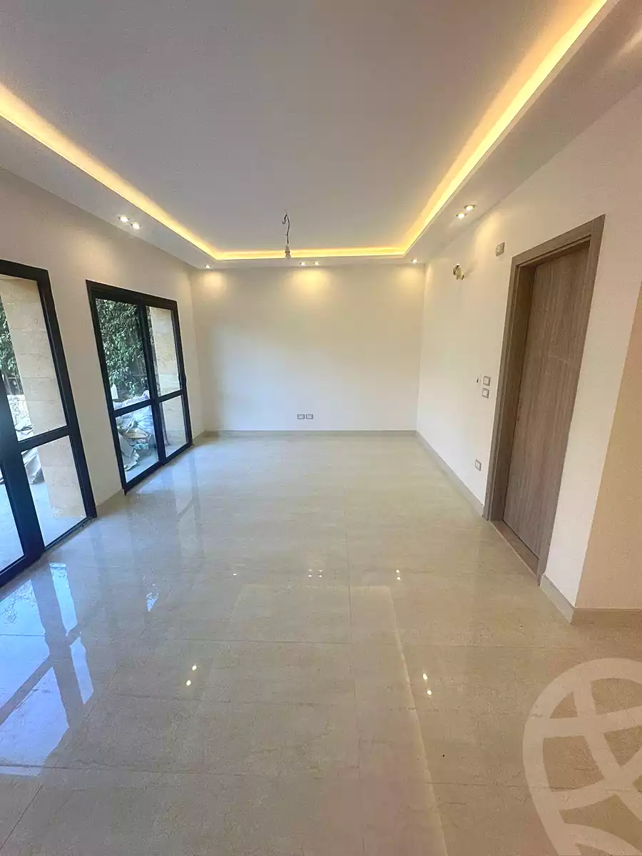 https://aqarmap.com.eg/ar/listing/7240293-for-sale-cairo-el-sheikh-zayed-city-compounds-kmbwnd-wyst-twn-swdyk
