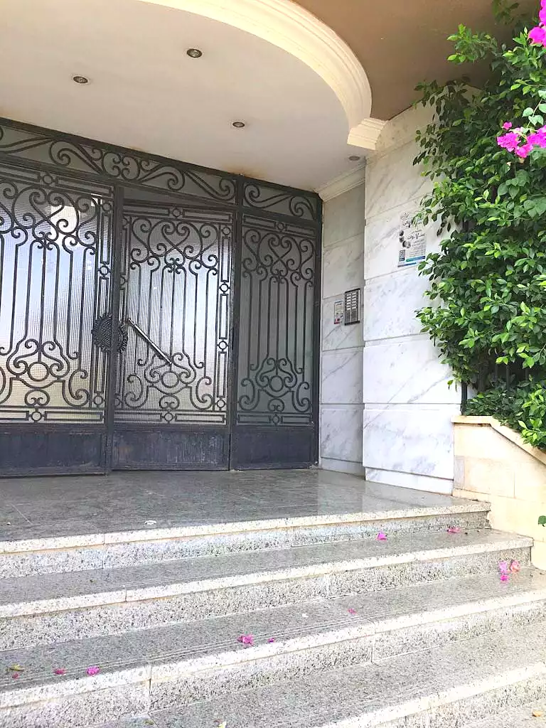 https://aqarmap.com.eg/ar/listing/7252820-for-sale-cairo-el-sheikh-zayed-city-el-hay-elthamen-area-1