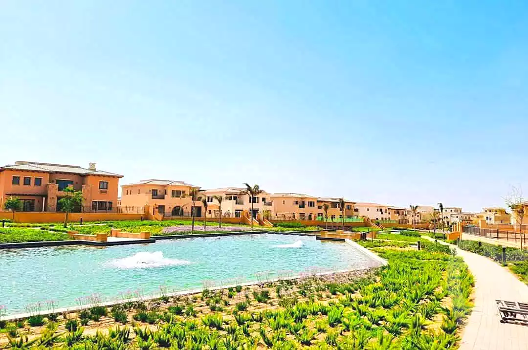 https://aqarmap.com.eg/en/listing/7253271-for-sale-cairo-new-cairo-compounds-mountain-view-1