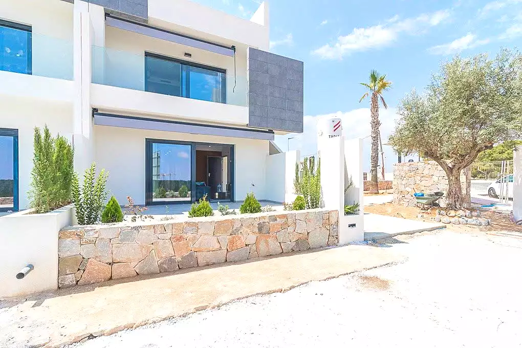 https://aqarmap.com.eg/ar/listing/7253870-for-sale-cairo-new-cairo-compounds-lakeview-residence